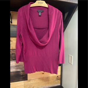 Women's top/ Size Med. In very good condition. Fuchsia color.